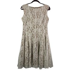 Wedding Dress size 12 (VERY GOOD CONDITION)